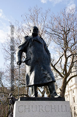 winston churchill parliament sqaure statue by ivor robert jones
