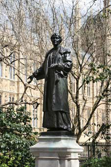 emmeline-pankhurst-victoria-tower-gardens-statue